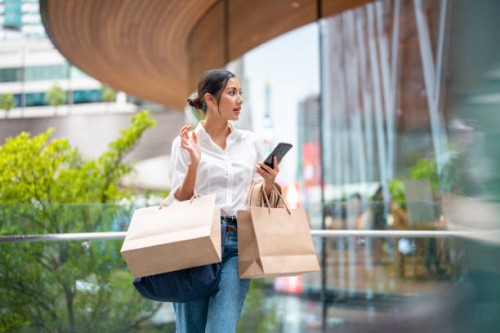 portrait of a wealthy asian woman outside a luxury mall - fashion stock pictures, royalty-free photos & images
