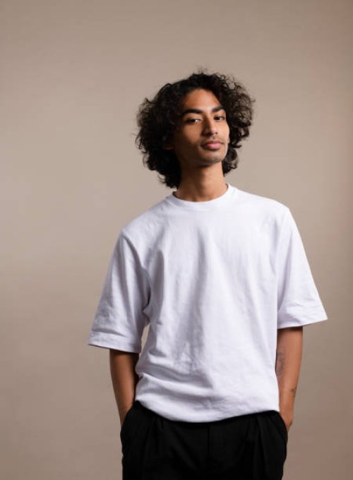 portrait of a young man - hairstyle photos et images de collection