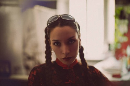 portrait of young woman analog 90's vibes - fashion stock pictures, royalty-free photos & images