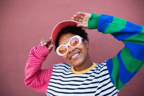 portrait of young woman wearing sunglasses - fashion stock-fotos und bilder