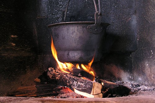 pot on a fire - food stockfoto's en -beelden