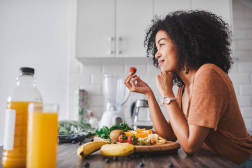 pourquoi manger moins, quand vous pouvez plutôt manger à droite - food photos et images de collection