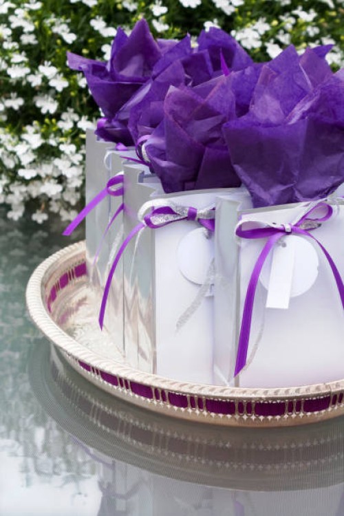 pretty purple party favors on a silver tray - home decoration stockfoto's en -beelden