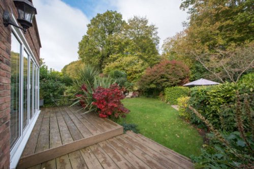property exteriors gardens - garden decoration stock pictures, royalty-free photos & images