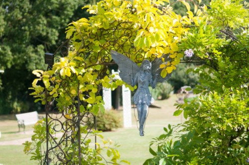 property gardens - garden decoration stock-fotos und bilder