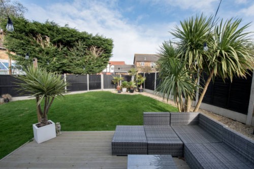 property gardens - garden decoration stockfoto's en -beelden