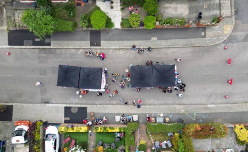 queen's jubilee street party - garden decoration stockfoto's en -beelden