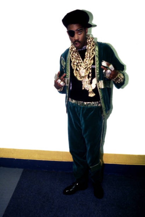 Rapper Slick Rick poses for photos backstage after his performance at The Arena in St. Louis, Missouri in August 1989.