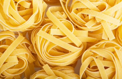 raw tagliatelle close-up macro shoot - food stock pictures, royalty-free photos & images