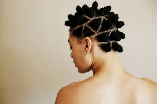 rear view of mixed race woman - hairstyle stockfoto's en -beelden