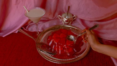 red jelly cake filled with hearts and hand with spoon - home decoration stock-fotos und bilder