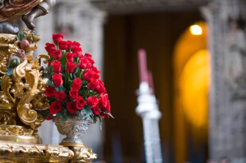 red roses on a float, holy week 2008, seville, spain - garden decoration stock pictures, royalty-free photos & images