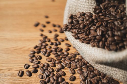 roasted coffee beans - coffee stockfoto's en -beelden