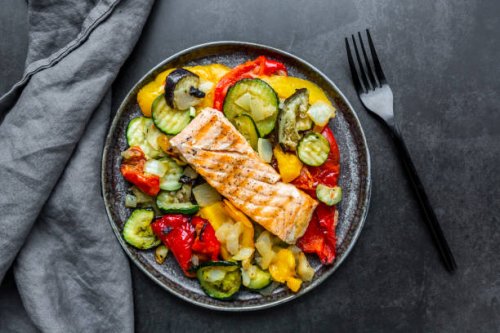 roasted salmon with vegetables - food stock pictures, royalty-free photos & images