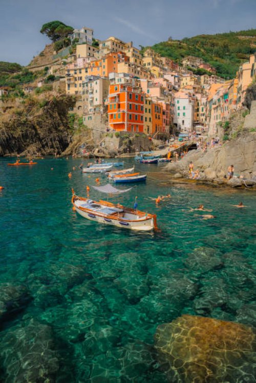 scenic view of cinque terre at mediterranean coast - travel stockfoto's en -beelden