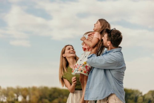 seeing your daughter happy is a remarkable feeling - travel stock pictures, royalty-free photos & images