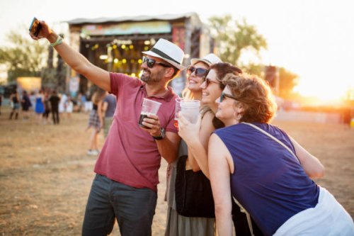 selfie at summer festival - concert stock pictures, royalty-free photos & images