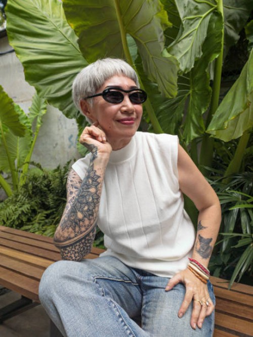 senior woman sitting in the park with a smile - fashion stock pictures, royalty-free photos & images