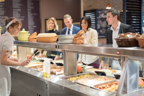serving lunch in cafetreria - food stockfoto's en -beelden
