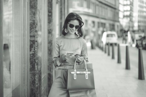 shopping d'été - fashion photos et images de collection