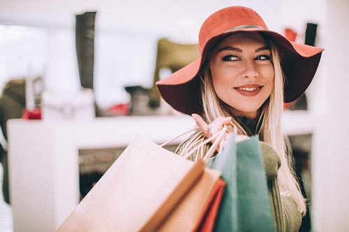 shopping en hiver - fashion photos et images de collection