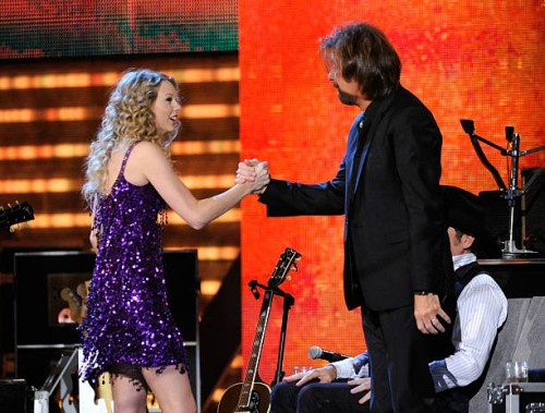 Singer Taylor Swift with musicians Ronnie Dunn and Kix Brooks of the band Brooks & Dunn onstage during Brooks & Dunn's The Last Rodeo Show at MGM...