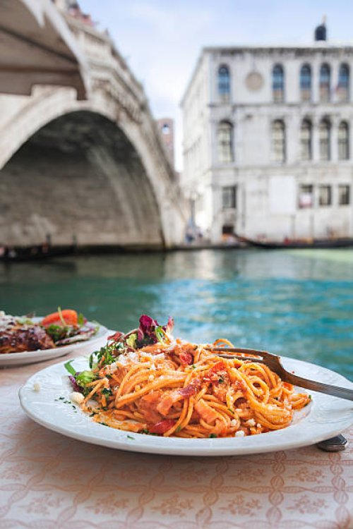 spaghetti at the rialto bridge, venice. - food stock pictures, royalty-free photos & images