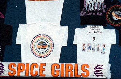 Spice Girls, Dortmunder Westfalenhalle,;Dortmund, Konzert, Auftritt, Souvenirstand,