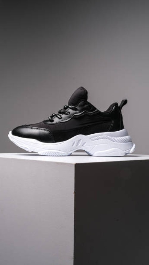 sport shoes 4 - fashion photos et images de collection