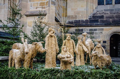 straw nativity scene - garden decoration stock pictures, royalty-free photos & images