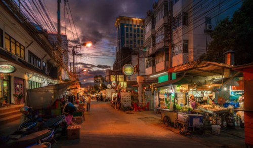 street at dusk in chiang mai, thailand - food stock pictures, royalty-free photos & images