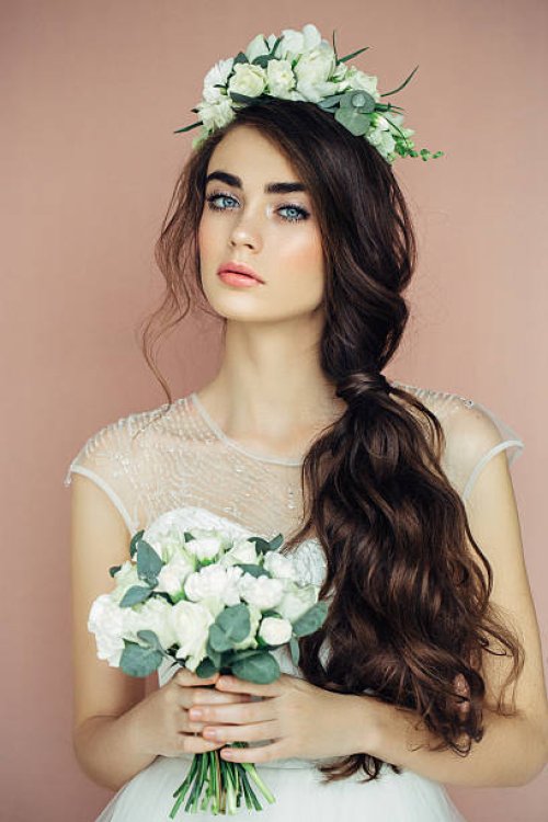 studio shot of young beautiful bride - hairstyle stockfoto's en -beelden