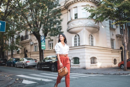 stylish woman crossing city street in fashionable attire - fashion stock pictures, royalty-free photos & images