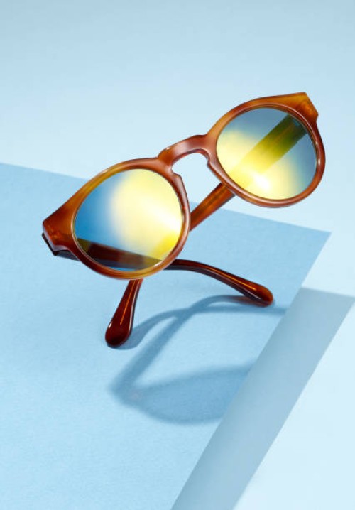 sunglass trends - fashion photos et images de collection