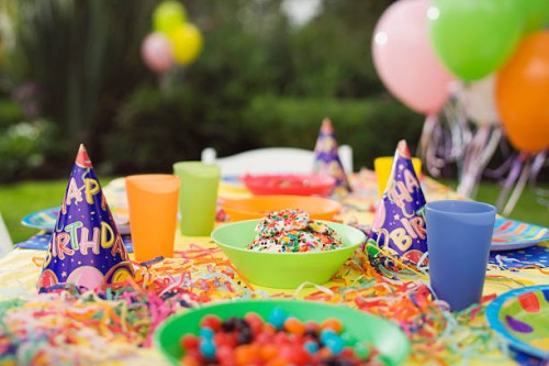 table decorated for birthday party - garden decoration stock pictures, royalty-free photos & images