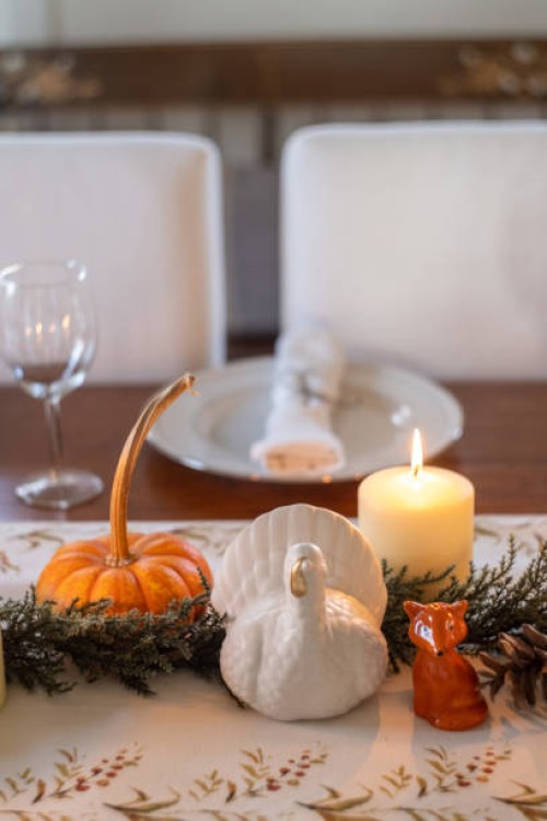 table setting for thanksgiving dinner. - home decoration stockfoto's en -beelden