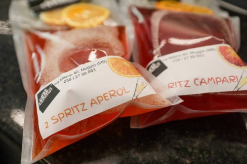 Takeaway cocktail in a bar in Milan, May 09 2020. The manager of the Rebelot Bar near Milan with takeaway cocktails for customers. Due to the...