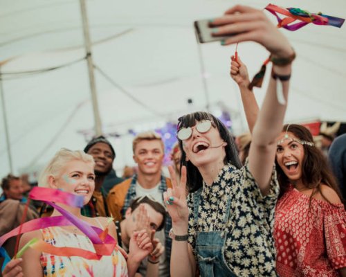 taking a selfie at a music festival - concert stock pictures, royalty-free photos & images