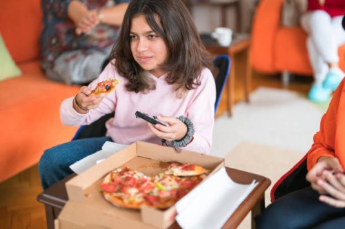 teenager girls playing video games and having fast food - junk food stock pictures, royalty-free photos & images