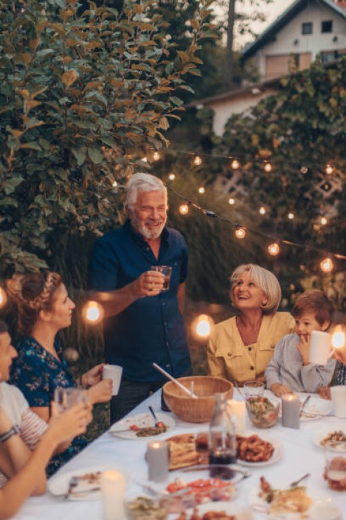 temps pour toast ! - garden decoration photos et images de collection