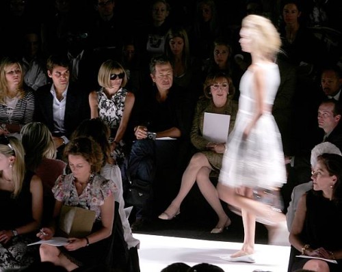 Tennis player Roger Federer, his girlfriend Mirka Vavrinec and editor Anna Wintour sit in the front row at the Oscar de la Renta Spring 2007 fashion...