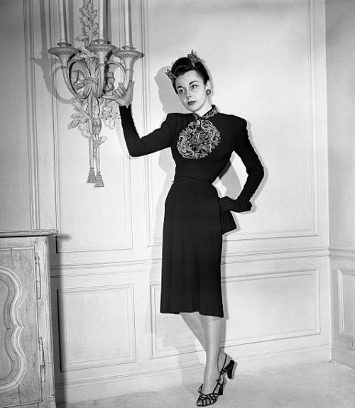 The Chinese influence that is sweeping New York's fall fashion showings predominates in this slim-body-molding dinner dress modeled in Nettie...