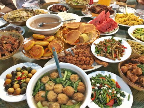 the dining table of the farmhouse is filled with food. - food stock pictures, royalty-free photos & images