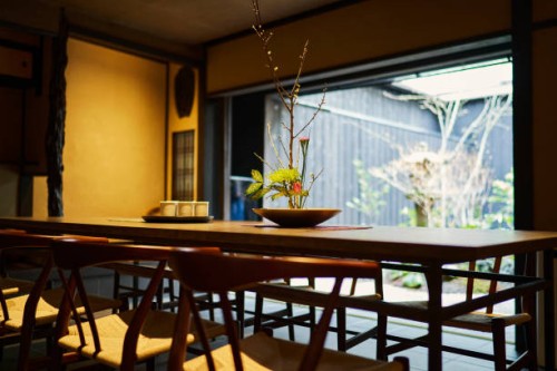 the hotel's dining room is a modern interpretation of a traditional japanese kyoto machiya. - home decoration stock pictures, royalty-free photos & images