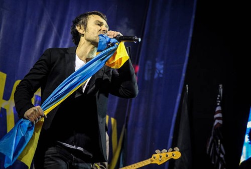 The lead vocalist of Okean Elzy musical group Svyatoslav Vakarchuk during a concert to support Euromaidan in Kiev. Photo: Roman Pilipey/NurPhoto
