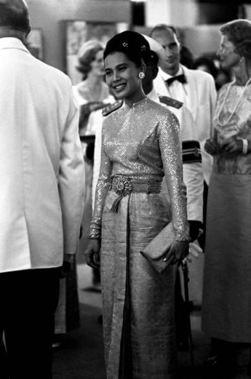 The Queen of Thailand Sirikit wearing an evening dress on the occasion of a concert with works of Johann Sebastian Bach. Bangkok, 1965.