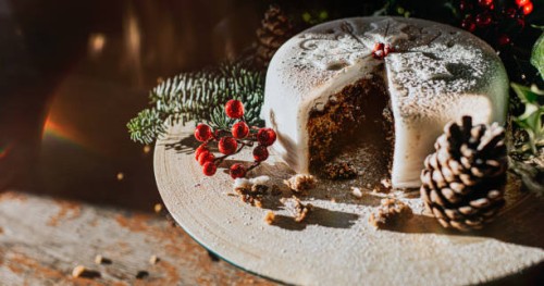 traditional luxury iced christmas fruit cake, decorated with holly, berries, fern and acorns. - food stock pictures, royalty-free photos & images