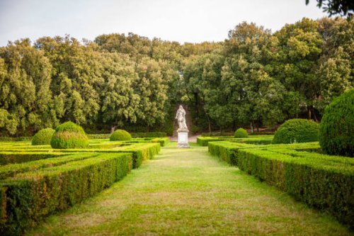 tuscany, horti leonini garden at san quirico d'orcia - garden decoration stock pictures, royalty-free photos & images