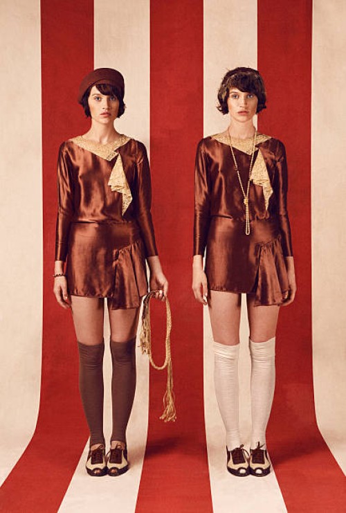 two identical women wearing 1920s clothing - fashion stock pictures, royalty-free photos & images