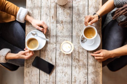 two woman friends meeting at a coffee shop - coffee stockfoto's en -beelden